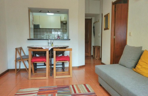 Paranhos Apartment | ! Free Parking Street ! Ground Floor with Washer!