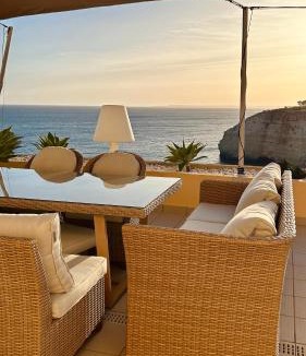 Vale de Centianes Apartment | Frente mar em Vale Centeanes - Moderno e Confortável