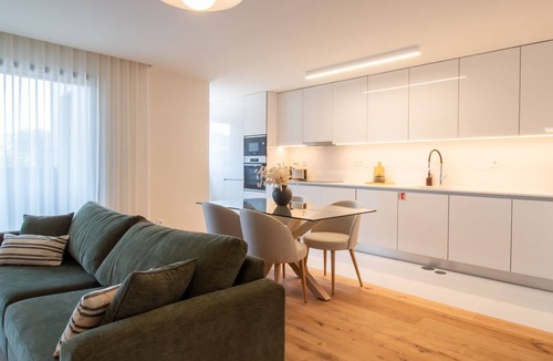 Oliveira do Douro Apartment | Gaia Elegant Apartment w/Patio by LovelyStay