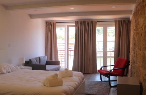 Santa Marinha Hostel | Gaia River View