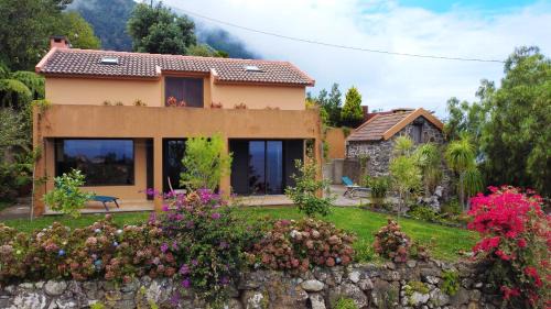Sao Vicente House | Garden of Eden by LovelyStay