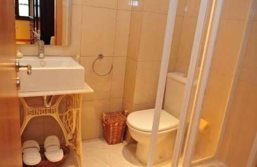 Aricera Cottage | Geography Room - Double | Casa Manuel Padeiro - Mini Hotel