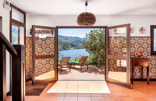 Vilar da Veiga Cottage | Gerês Mountain Lake Views by Gerês Casas