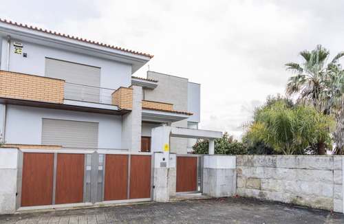Gondomar Villa | Gorgeous villa Looking to Douro