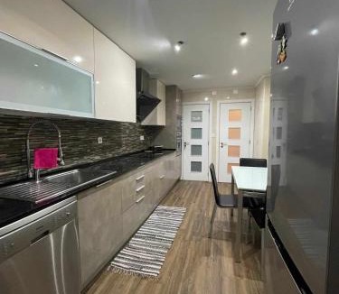 Corroios Apartment | Grande apartamento a 14 km de Lisboa