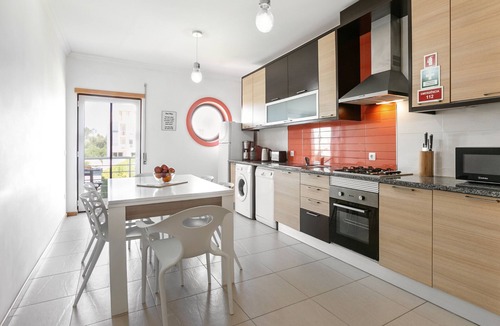 Nazare Apartment | Green Hill - 3 bedroom flat with shared pool