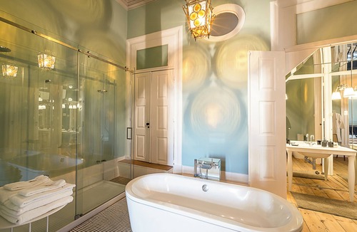 Bonfim Hotel | Green Suite with bathtub - Charm Palace Porto Boutique Guesthouse