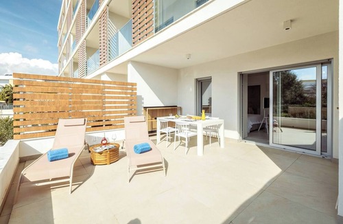 Correeira Apartment | Green View Studio with Pool