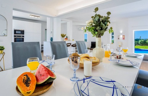 Escanxinhas Villa | Greice Homes - Villa Carob Tree