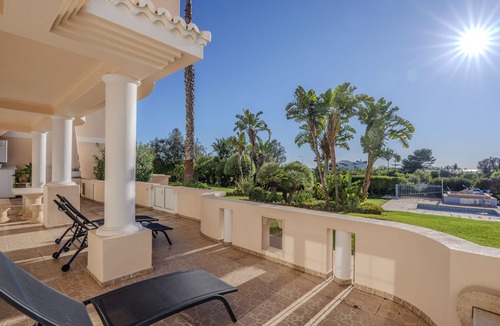 Lagoa e Carvoeiro Apartment | Ground floor apt, 450m from the beach, shared pool,BBQ close to resort