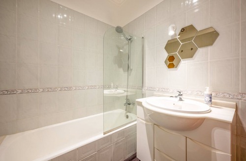 Carcavelos Apartment | GuestReady -Beachside apt near Praia de Carcavelos