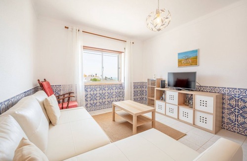 Ericeira Apartment | GuestReady - Floral Ericeira residence
