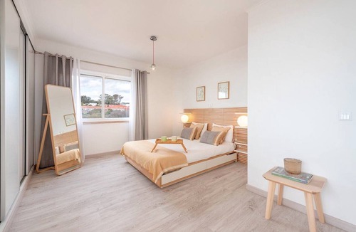 Linda-a-Velha Apartment | GuestReady - Florindas 23 4E