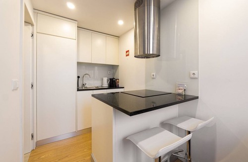 Cedofeita Apartment | GuestReady - King's Retreat