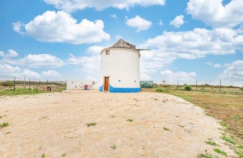 Sao Joao das Lampas House | GuestReady - Lampas Wind Mill