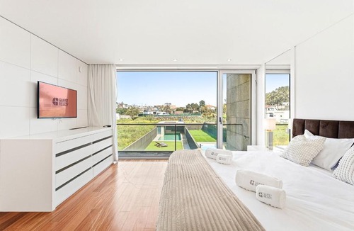 Madalena House | GuestReady - Luxurious Beachfront Villa Retreat