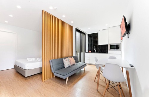 Paranhos Apartment | GuestReady - PoetikBlue - Studio 3