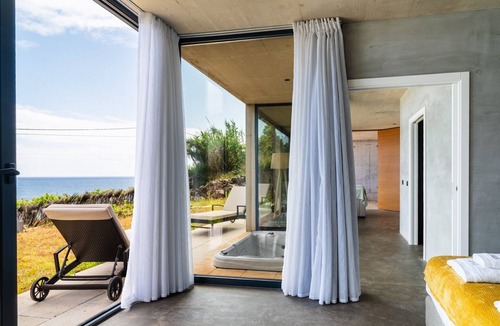 Sao Vicente House | GuestReady - Relax and Ride the Waves