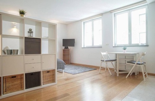 Linda-a-Velha Apartment | GuestReady - Spacious and Modern Studio in Belém!