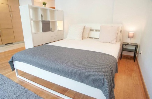 Linda-a-Velha Apartment | GuestReady - Spacious and Modern Studio in Belém!