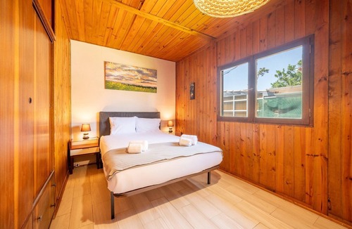 Charneca de Caparica e Sobreda Ski Chalet | GuestReady - Summer Fresco near Telha Beach