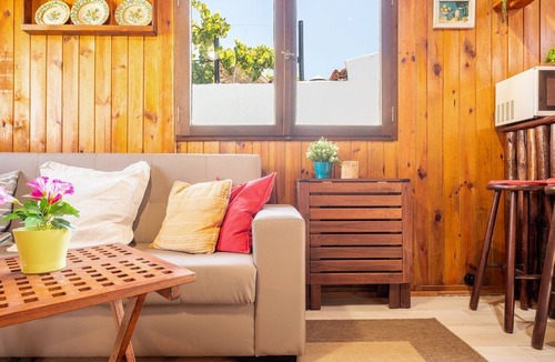 Charneca de Caparica e Sobreda Ski Chalet | GuestReady - Summer Fresco near Telha Beach