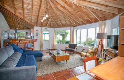 Ponta Delgada House | GuestReady - Vivenda Mar e Monte