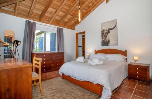 Ponta Delgada House | GuestReady - Vivenda Mar e Monte