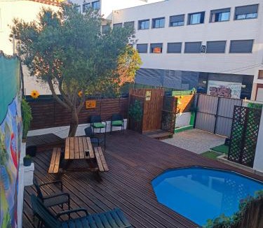 Costa de Caparica Hostel | Happy Day Beach House