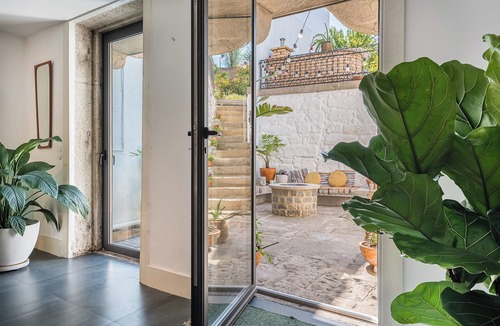 Bonfim House | Hidden Gem near city center- garden kitchen, sauna