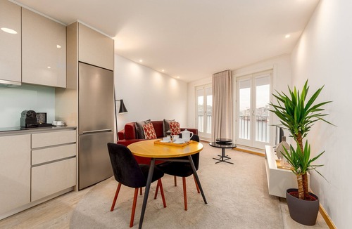 Santa Marinha Apartment | High Classe One Bedroom Apt for 3 - River View 3