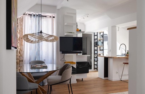 Encarnacao Apartment | Historical Gem in Bairro Alto