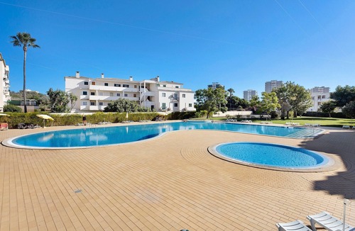 Alvor Apartment | Holiday Apartment "Dunas Mar" with Shared Pool, Balcony & WiFi