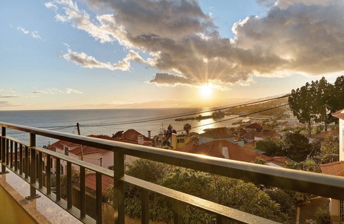 Santa Maria Maior Apartment | Holiday Apartment "Palheiro Residence Familiar 2" with Sea View, Balconies & Wi-Fi