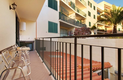 Santa Maria Maior Apartment | Holiday Apartment "Palheiro Residence Familiar 1" with Sea View, Balconies & Wi-Fi