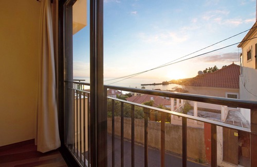 Santa Maria Maior Apartment | Holiday Apartment "Palheiro Residence Familiar 1" with Sea View, Balconies & Wi-Fi