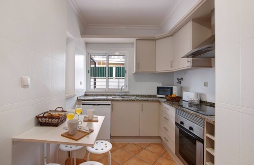 Santa Luzia Apartment | Holiday Apartment "T2 D Apt Amendoeira" with Shared Pool, 2 Balconies and Wi-Fi