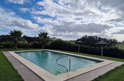Aldeia dos Palheiros House | Holiday Home 'Herdade Monte Gordo - Casa 1' with Shared Pool, Wi-Fi and Air Conditioning