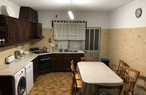 Charneca de Caparica e Sobreda House | Holiday Home 'Vivenda Alves' with Mountain View, Wi-Fi and Air Conditioning