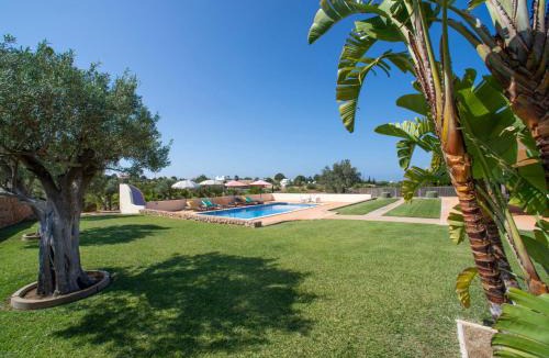 Caramujeira House | Holiday Home Alto da Rafoia by Interhome