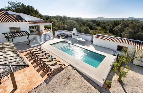 Apra House | Holiday Home “Beautiful Algarve Villa” with Private Heated Pool