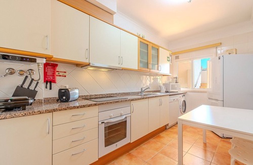 Pata de Baixo Apartment | Holiday Home 'Bragança Paradise' with Shared Pool, Wi-Fi and Air Conditioning