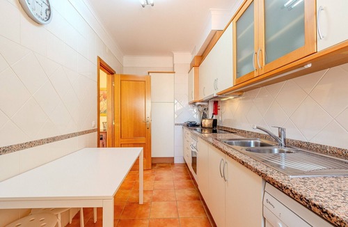 Pata de Baixo Apartment | Holiday Home 'Bragança Paradise' with Shared Pool, Wi-Fi and Air Conditioning