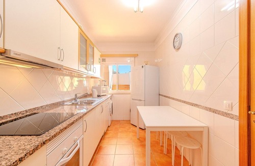 Pata de Baixo Apartment | Holiday Home 'Bragança Paradise' with Shared Pool, Wi-Fi and Air Conditioning