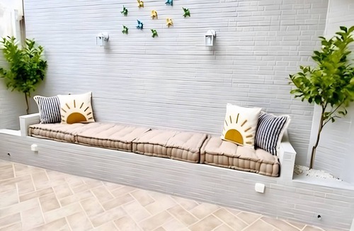 Olhao House | Holiday Home 'Caíque – Charming Stay in Olhão' with Private Terrace, Wi-Fi & Air Conditioning