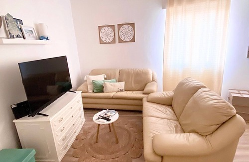 Olhao House | Holiday Home 'Caíque – Charming Stay in Olhão' with Private Terrace, Wi-Fi & Air Conditioning