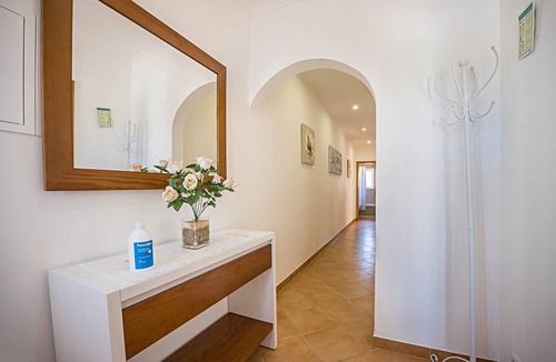 Burgau House | Holiday Home Casa Bege T2 with Shared Pool, Shared Garden, Terrace & Wi-Fi