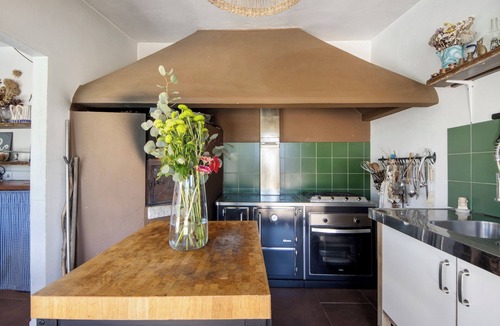 Gondomar House | Holiday Home 'Casa Chocolate' with Mountain Views, Private Pool and Wi-Fi
