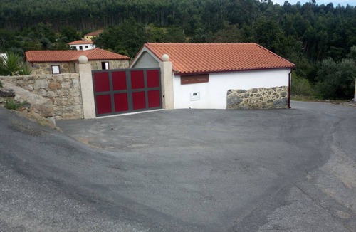 Calheiros House | Holiday Home 'Casa Das Regadas - Ponte De Lima' with Mountain View, Wi-Fi and Air Conditioning