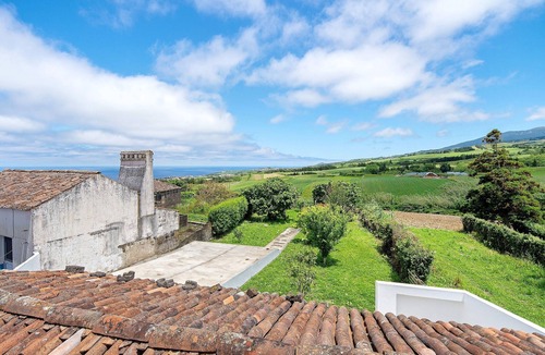 Nordeste House | Holiday Home 'Casa Do Pacheco' with Sea View, Wi-Fi and Air Conditioning